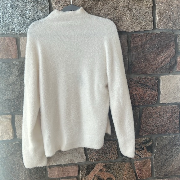 Abercombie & Fitch Sweater - Picture 2 of 7